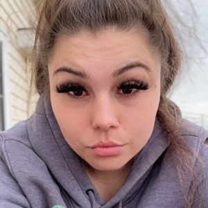 Meet your Posher, Caitlin